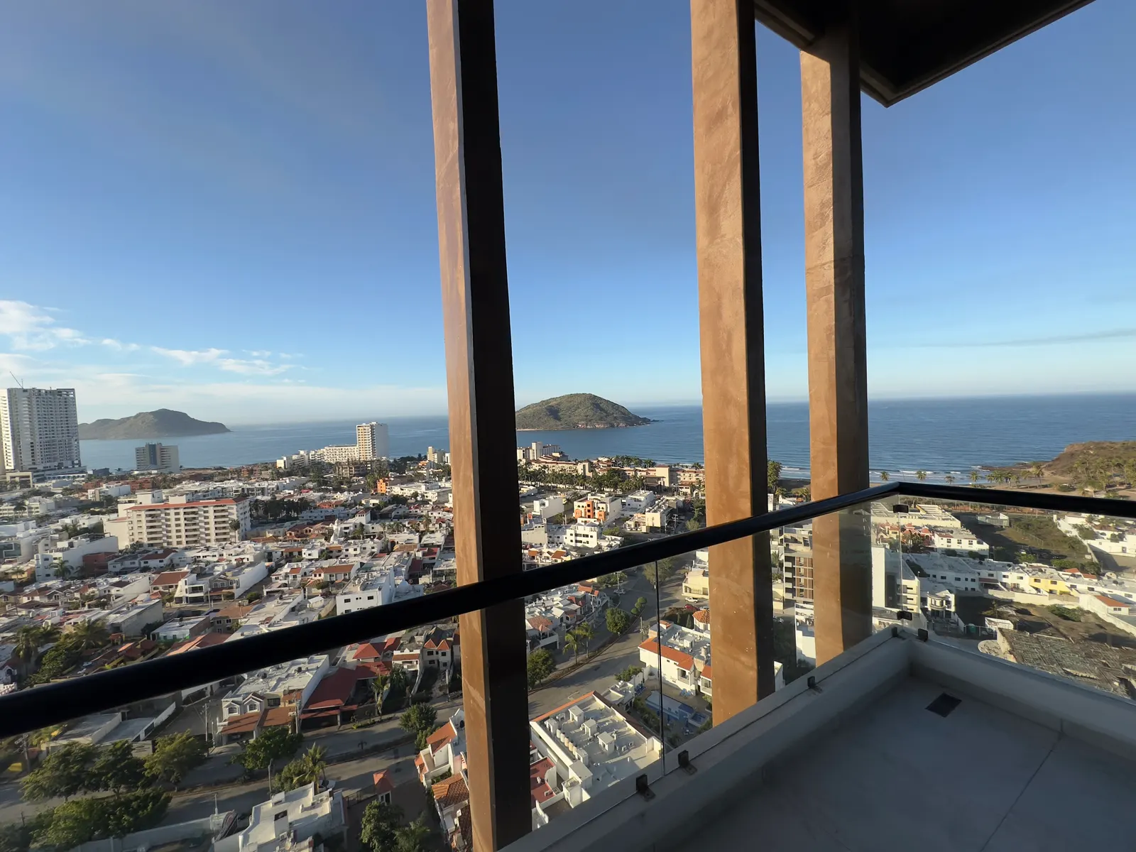 Vista a Marina Mazatlán desde la terraza